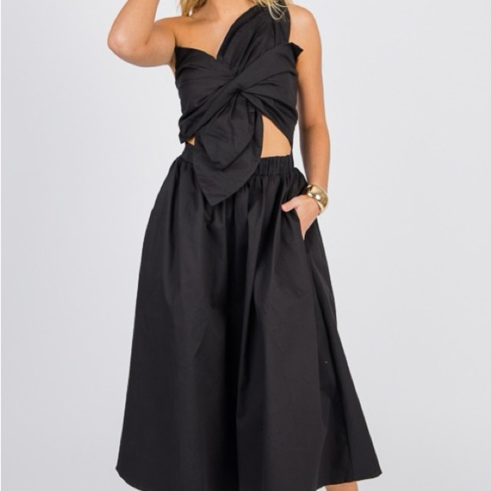 SOLD Boutique Black Bow Cutout Midi Dress